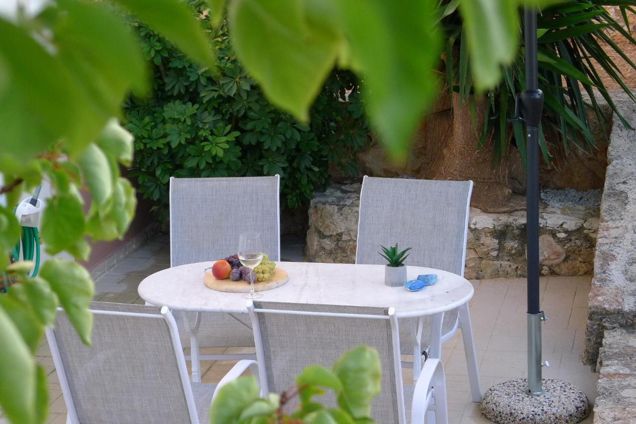 Maria & Manos Guest House, Agios Onoufrios Beach Екстериор снимка